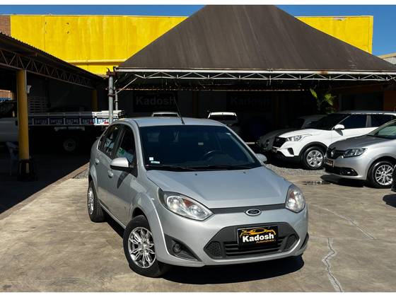 FORD FIESTA 1.6 ROCAM SE 8V FLEX 4P MANUAL FORD FIESTA 1.6 ROCAM SE 8V FLEX 4P MANUAL